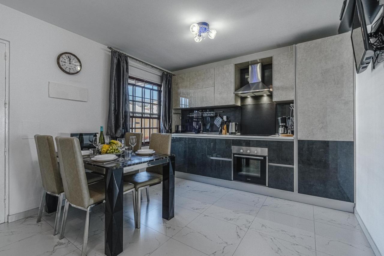 Amazing 3 Bedroom Apartment On The First Line Of The Best Las Americas Beach, Air Conditioner And Terrace Ocean View Playa de las Americas  Bagian luar foto