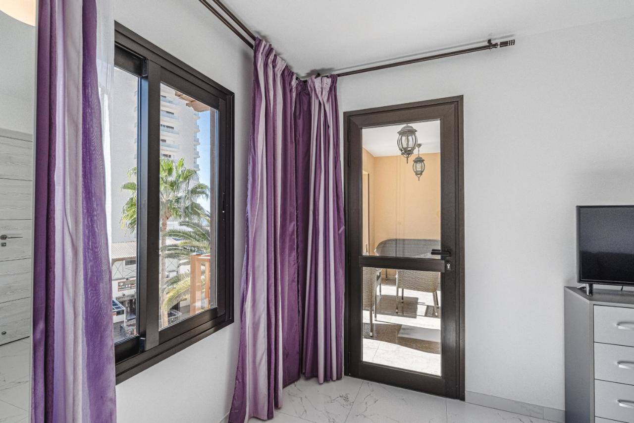 Amazing 3 Bedroom Apartment On The First Line Of The Best Las Americas Beach, Air Conditioner And Terrace Ocean View Playa de las Americas  Bagian luar foto