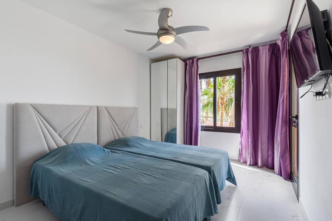 Amazing 3 Bedroom Apartment On The First Line Of The Best Las Americas Beach, Air Conditioner And Terrace Ocean View Playa de las Americas  Bagian luar foto