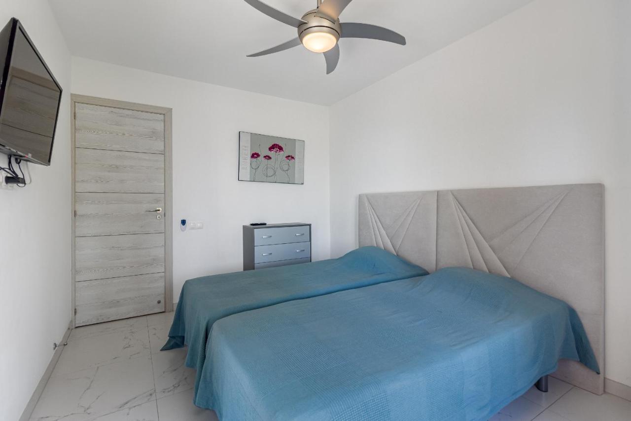 Amazing 3 Bedroom Apartment On The First Line Of The Best Las Americas Beach, Air Conditioner And Terrace Ocean View Playa de las Americas  Bagian luar foto